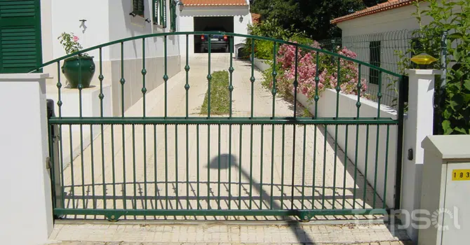 Portões e Automatismos - Portões de Entrada Gradeados