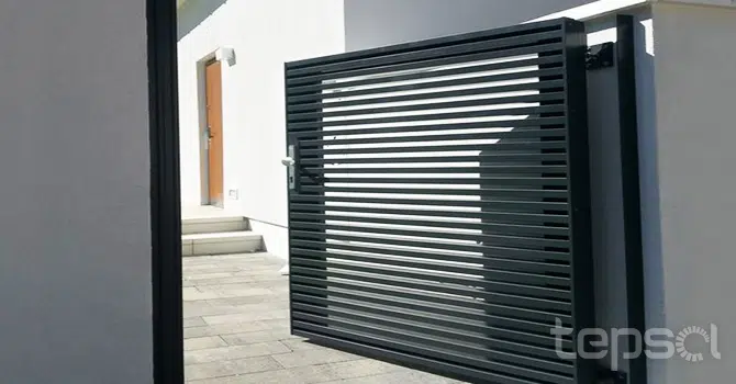 Portões e Automatismos - Portões de Entrada com Painel Ripado