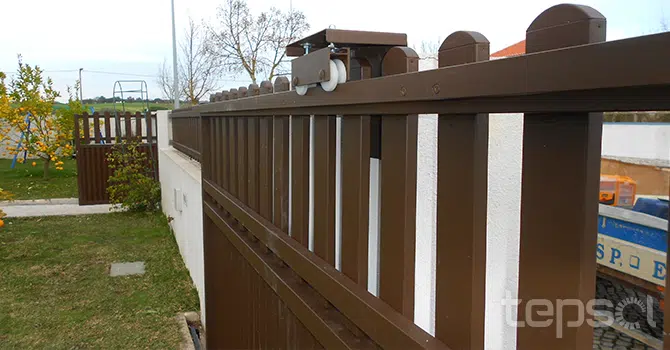 Portões e Automatismos - Portões de Entrada com Painel Ripado