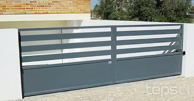 Portões e Automatismos - Portões de Entrada com Painel Ripado