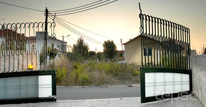 Portões e Automatismos - Vidro e Serralharia